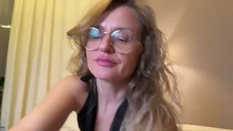 mommy_nadin webcam stripchat model stream image