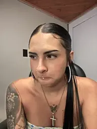 Hilary_pinkk webcam model stream image