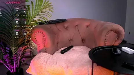 SerenaGrantt webcam model stream image