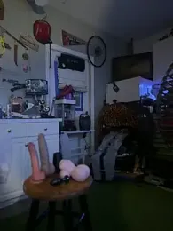 Polaroid_White webcam model stream image