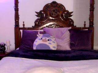 Nina Milani webcam model stream image