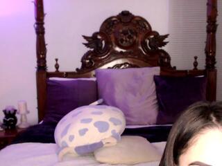 Nina Milani webcam model stream image