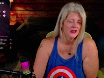 AlicesCuriosity webcam model stream image