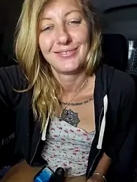 SheIsSomething webcam stripchat model stream image