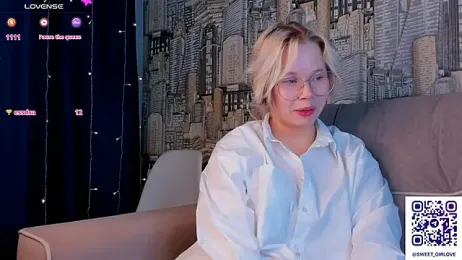 girlllsooft webcam model stream image