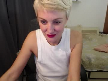 women_pleasures webcam model stream image