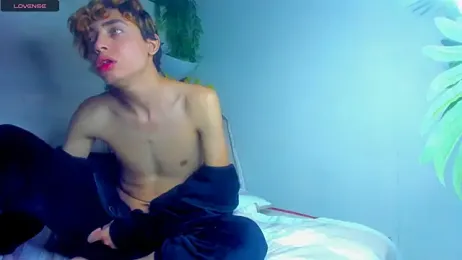 Twinkk_Guy webcam model stream image