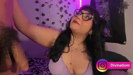 Divination_ webcam model stream image