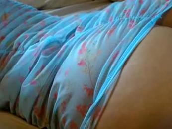 honeygoldenbaddie24 webcam model stream image