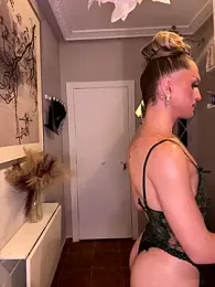 Crystal_________ webcam model stream image