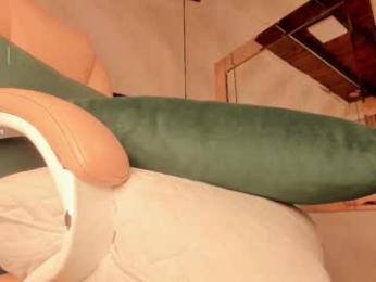 ari_monet webcam model stream image