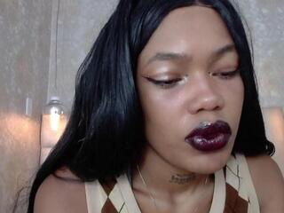 Crystall Brooke webcam model stream image