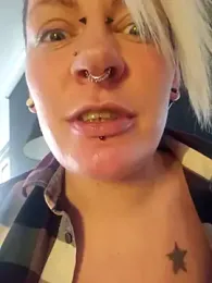 PinkTheHawk webcam model stream image