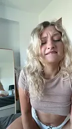 MileySummer webcam model stream image