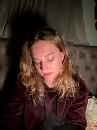 MileySummer webcam model stream image