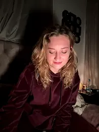 MileySummer webcam model stream image