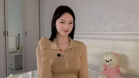 YvonneShames webcam stripchat model stream image