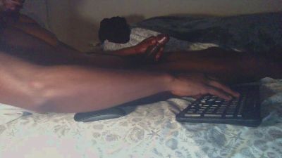 Ynghandsum webcam model stream image