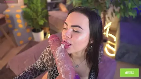 bllowwoww webcam model stream image