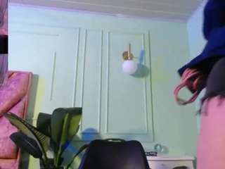 layna-cold webcam model stream image