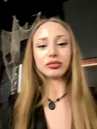 GraceSecrett webcam model stream image
