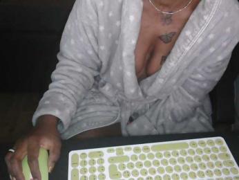 Blackbabe webcam model stream image