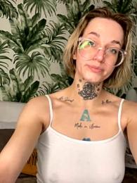 SarahLust webcam model stream image