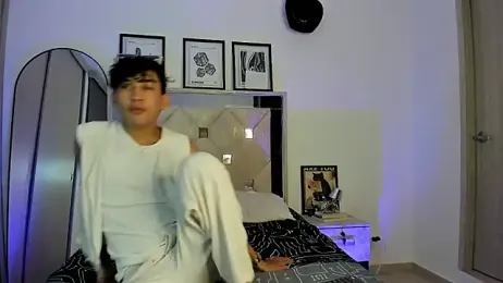 Adriien19 webcam model stream image