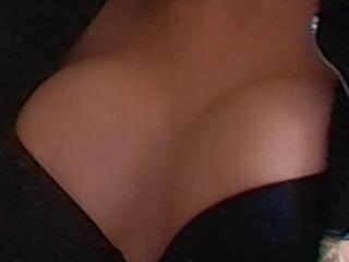 Nazanin Hunter webcam model stream image