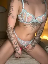 Sugarlina webcam model stream image