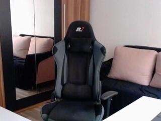 Darius Giles webcam model stream image