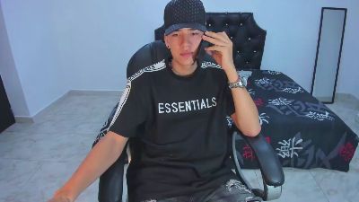 MaxThomson_Boy webcam model stream image