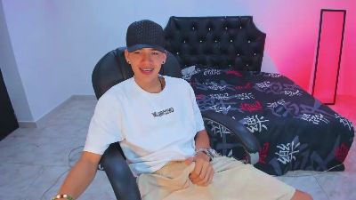 MaxThomson_Boy webcam model stream image