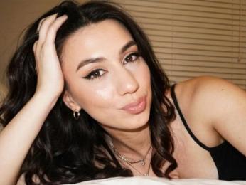 KiraMae webcam model stream image
