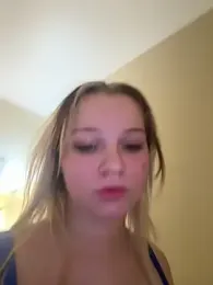 xoxokayy18 webcam model stream image