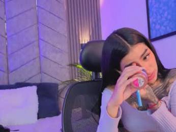 alicee_0 webcam model stream image