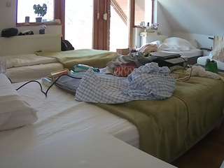 voyeurcam-julmodels-bed-2 webcam model stream image