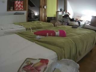voyeurcam-julmodels-bed-2 webcam model stream image