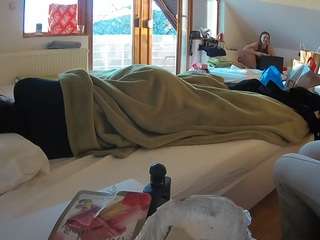 voyeurcam-julmodels-bed-2 webcam model stream image