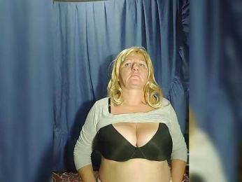 FameLara webcam model stream image