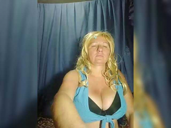 FameLara webcam model stream image