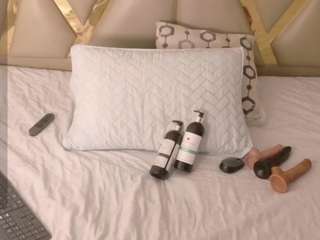 cutepetitee webcam model stream image