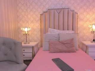 pia-johnson webcam model stream image
