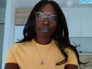 yourmadamindigo webcam model stream image