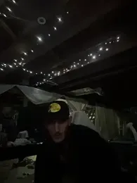 KumWithTheKommas webcam model stream image