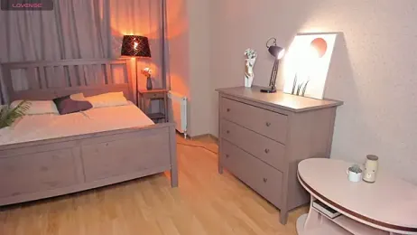 OdellaFrake webcam model stream image