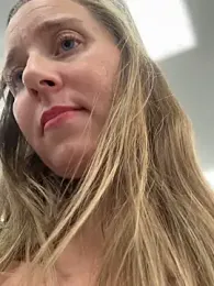 SkyelarsWorld webcam model stream image
