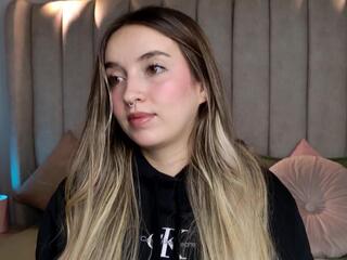 Mila Fiorela webcam model stream image