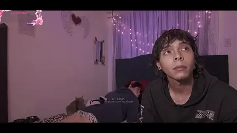 YaraLeon webcam model stream image