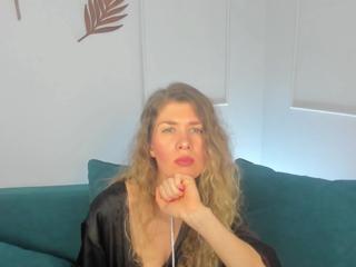 Linda Bee webcam model stream image